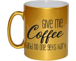 Gouden give me coffee cadeau mok / beker - 330 ml - keramiek - koffiemok voor de koffieliefhebber