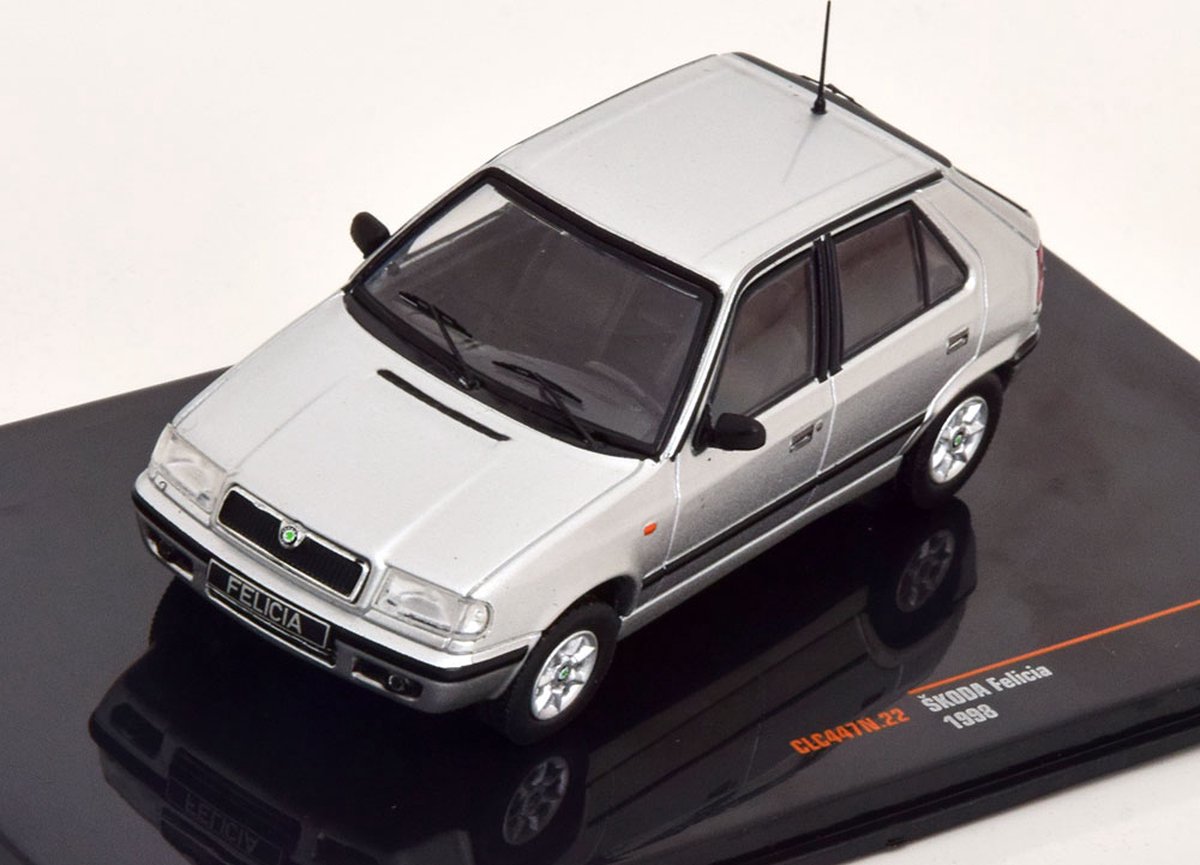 Ixo - Skoda Felicia 1998 Zilver - 1:43