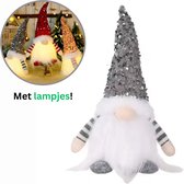 MOZY - Kerst Gnoom - Grijs / Zilver - met Verlichting - 30 cm - Glitter Pailletten - Gnome - Gnomen - Kerstversiering - Kerst Decoratie - Kerstboom Versiering