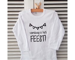 Shirtje Hoera vandaag is het feest! | lange mouw| wit| maat 80 Cadeau baby kind tekst jarig eerste tweede derde vierde verjaardag liefste beste leukste papa mama oma opa tante oom Shirtje Hoera vandaag is het feest! | lange mouw| wit| maat 80 Cadeau baby kind tekst jarig eerste tweede derde vierde verjaardag liefste beste leukste papa mama oma opa tante oom