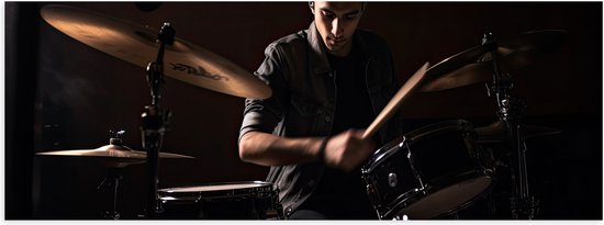 Poster Glanzend – Man - Drummen - Muziek - Donker - Hobby - 60x20 cm Foto op Posterpapier met Glanzende Afwerking