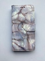 Geschikt voor iPhone 15 boekhoesje met marmerprint - wit natuur - portemonnee hoesje met kaarthouder en magneetsluiting