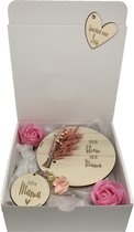 Geschenkbox MAMA | roze | bloem | droogbloemen | sleutelhanger | mama | liefste mama | Moederdag | de liefste ben jij | cadeau | geschenkbox