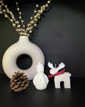 Yes We Candle - 2 kerstkaarsen - Figuurkaarsen- Kaarsen set- 2 kaarsen- Sneeuwpop- Snowman- Rendier- Reindeer- Candle- Candles- Kerst- Christmas- Winter- Kerstpakket- Cadeau- Warmte- Sfeer- Decoratie- Soja Wax