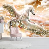 Fotobehangkoning - Behang - Vliesbehang - Fotobehang - Pegasus in de Lucht (Orange) - 350 x 245 cm