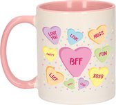 Bellatio Decorations Cadeau koffiemok voor bff - hartjes snoepjes - roze - verjaardag - vriendin