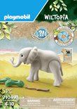 Grijze Playmobil babyolifant met tak en groen struikgewas op een speelgoedverpakking.