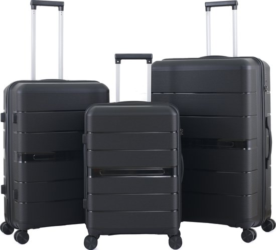 Drie zwarte koffers met horizontale ribbels, variërend in grootte, elk met een uitschuifbaar handvat en vier wielen.