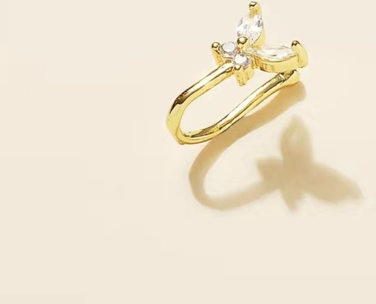 Gouden neuspiercing met zirkonia steentjes in vlindervorm.