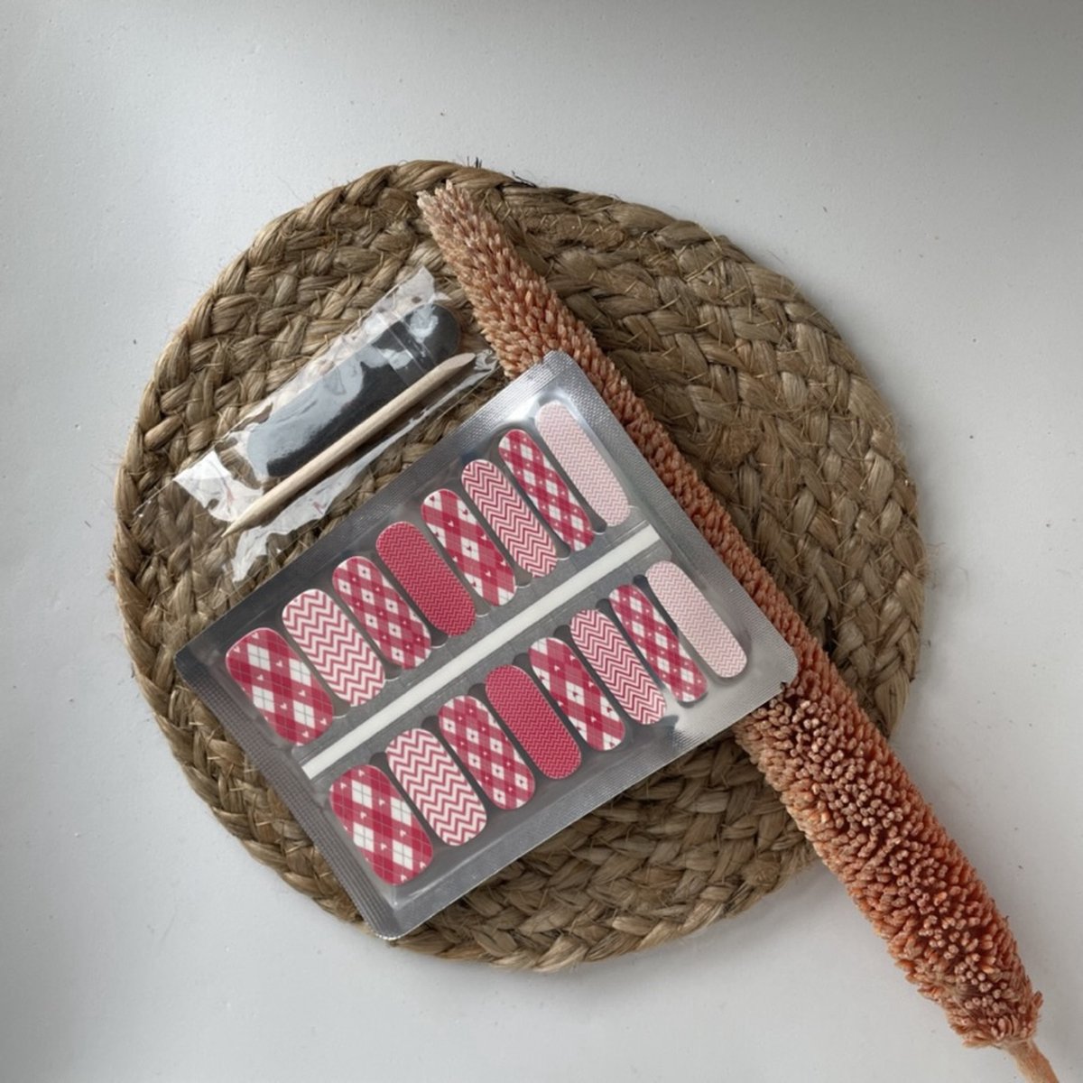 NailWrapz - Lovely Red - Nagel wraps - nagelstickers- geen UV lamp nodig - Thuis manicure