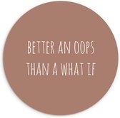 WallCircle - Wandcirkel ⌀ 90 - Engelse quote "Better an oops than a what if" op een bruine achtergrond - Ronde schilderijen woonkamer - Wandbord rond - Muurdecoratie cirkel - Kamer decoratie binnen - Wanddecoratie muurcirkel - Woonaccessoires