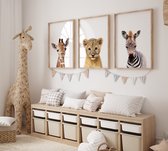 Kinderkamer Poster Set - 3 stuks - 30x40 cm - Safari Dieren - Giraffe - Leeuw - Zebra - Kinderposter - Babykamer - Babyshower Cadeau - Wanddecoratie - Muurdecoratie