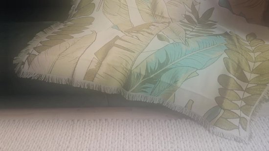 Beige geweven deken met bladeren - jacquard (wand)kleed - 150 x 130 cm - bladeren - botanische print - STUDIO Ivana