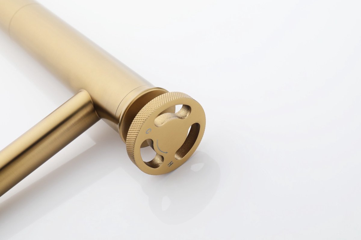 Saniclear Brass wastafelkraan geborsteld messing mat goud Saniclear Brass wastafelkraan geborsteld messing mat goud