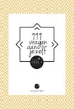 Boekomslag '999 vragen aan jezelf - Deel II' in zwart-wit met een vogelicoon. Goudkleurig geometrisch patroon.