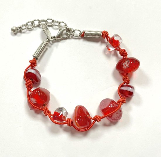 Armband met rode stenen - 17 + 5 centimeter verstelbaar - Damesdingetjes