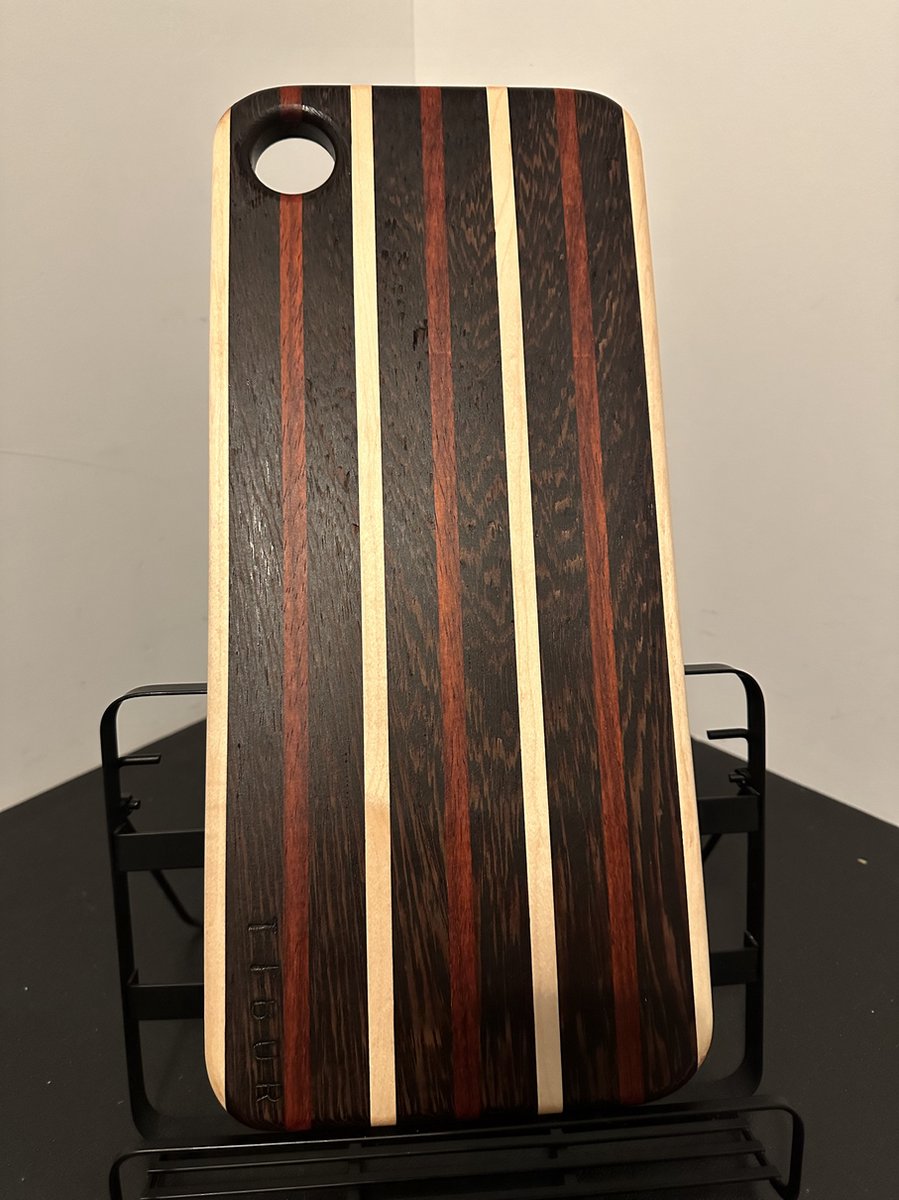 TiborWoodcraft serveerplank hardhout uniek design handmade 40x18cm