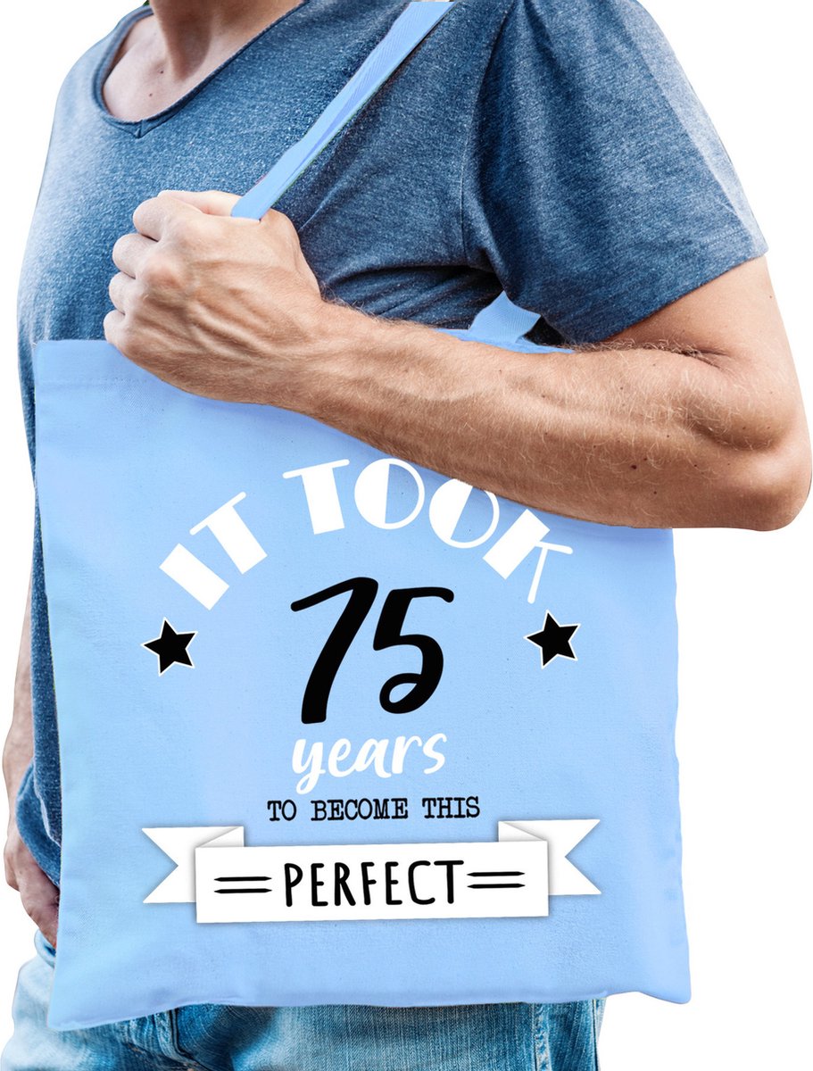 Bellatio Decorations cadeau tas heren - 75 perfect - lichtblauw - 42 x 38 cm - vijfenzeventig