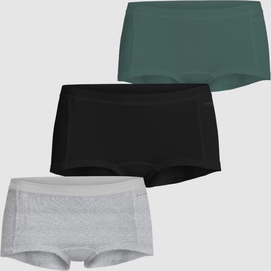 Set van drie katoenen minishorts: donkergroen, zwart en grijs. Allen met lichte tailleband.