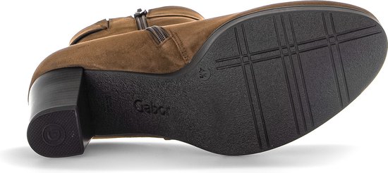 Onderkant van een bruine suède enkellaars met Gabor-logo en profielzool.