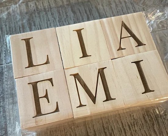 Houten gepersonaliseerde naamblokken - kraamcadeau - letterblokken - geboorteblokken - per stuk van Letterflair — afbeelding 4