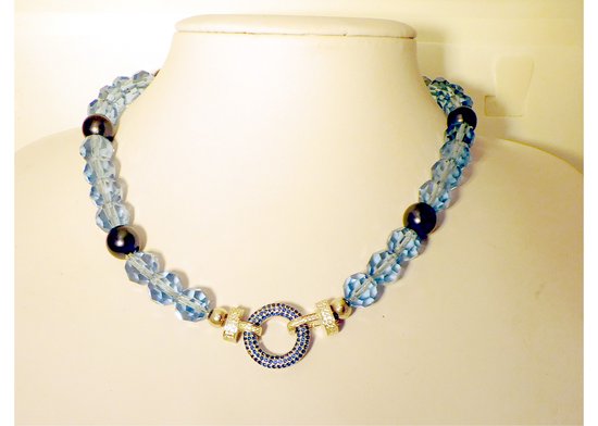 Hetty'S - Chique collier - Blauwe Swarovski parels en Kristallen - Uniek zilver slot