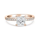 Celestia - 18k Roségouden Princess Moissanite Ring met Pavé Zijstenen - 1.3 karaat