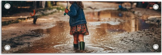 Tuinposter – Meisje - Regen - Laarzen - Paraplu - Plas - 60x20 cm Foto op Tuinposter (wanddecoratie voor buiten en binnen)
