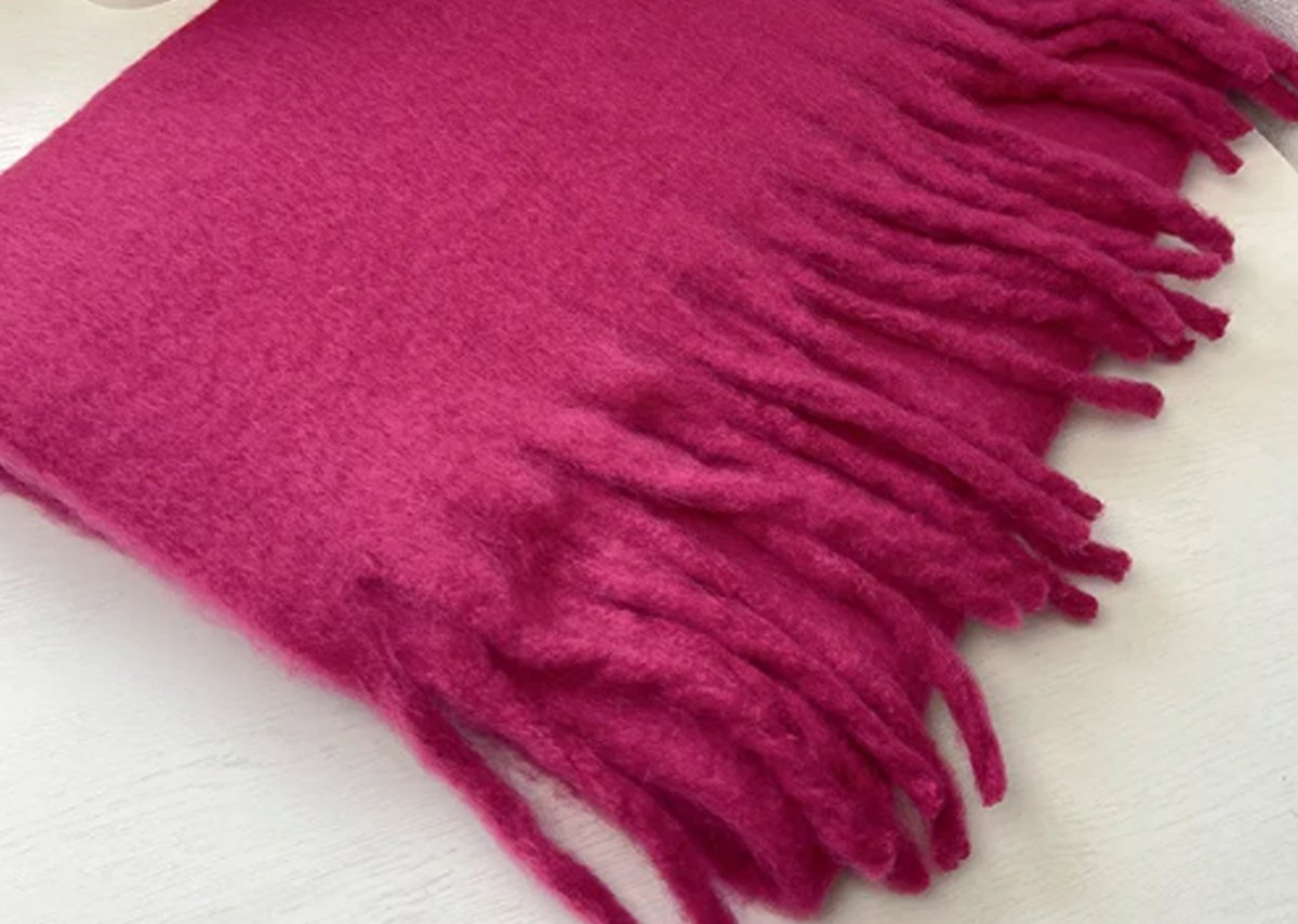 Sjaal Rose red / Fluffy sjaal met franjes / chunky fluffy scarfs / accessoires dames Sjaal / wintersport / fluffy sjaal / fluffy scarf