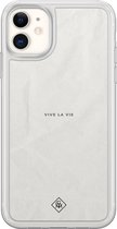 Casimoda® hoesje - Geschikt voor iPhone 11 - Vive La Vie - 2-in-1 case - Schokbestendig - Tekst - Verhoogde randen - Bruin/beige, Transparant