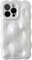 xoxo Wildhearts Bubbly case White telefoonhoesje - Geschikt voor iPhone 15 Pro - Hoesje met bobbeltjes - Krullende golfvorm - schokbestendig - Wit