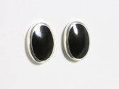 Ovale hoogglans zilveren oorstekers met onyx