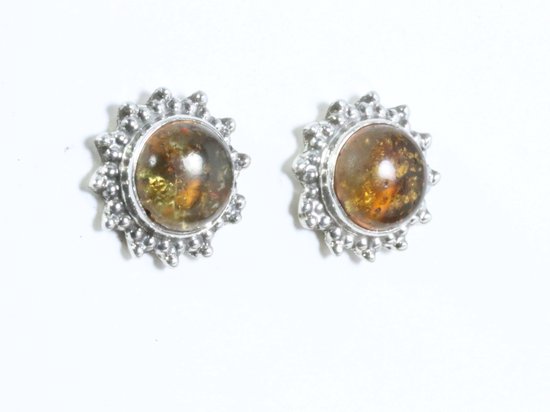 Clous d'oreilles en argent finement ouvragés avec ambre