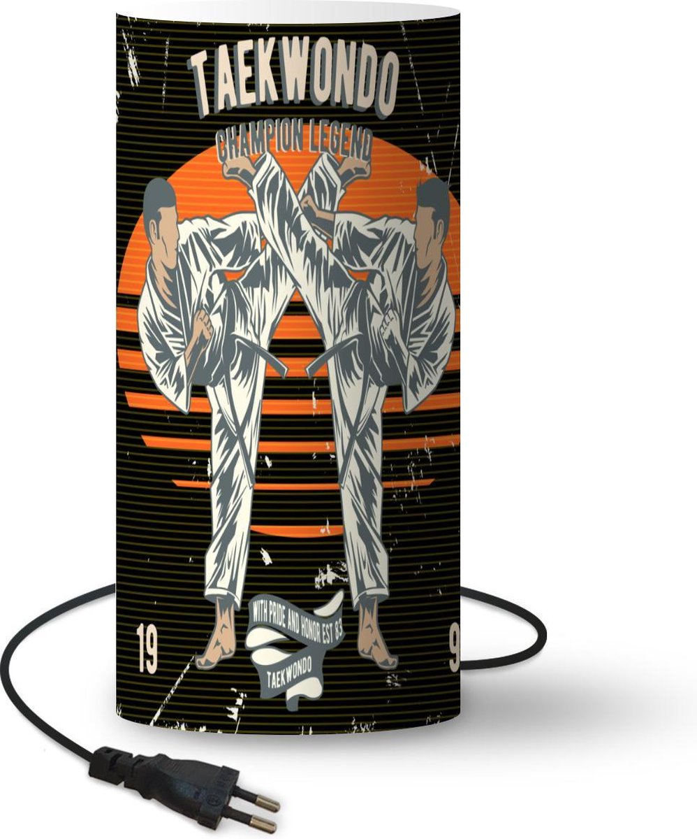 Lamp - Nachtlampje - Tafellamp slaapkamer - Vintage - Sport - Taekwondo - 33 cm hoog - Ø15.9 cm - Inclusief LED lamp