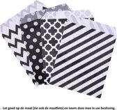Papieren Zakjes - Zwart Wit – Mix van patronen – 25 Stuks – 13 x 18 cm – Gift Bag – Geschenkzakjes – Cadeau – Cadeauzakjes - Fournituren - Traktatie - Snoep - Koek - Papier is beter voor het milieu