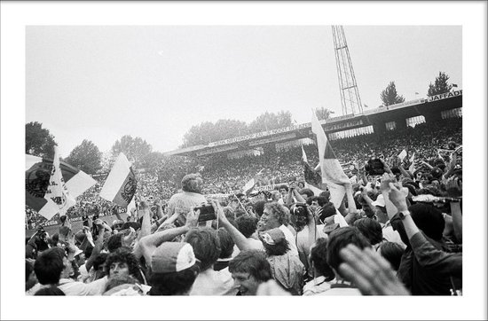 Walljar - Poster Ajax met lijst - Voetbal - Amsterdam - Eredivisie - Zwart wit - AFC Ajax kampioen '79 II - 50 x 70 cm - Zwart wit poster met lijst