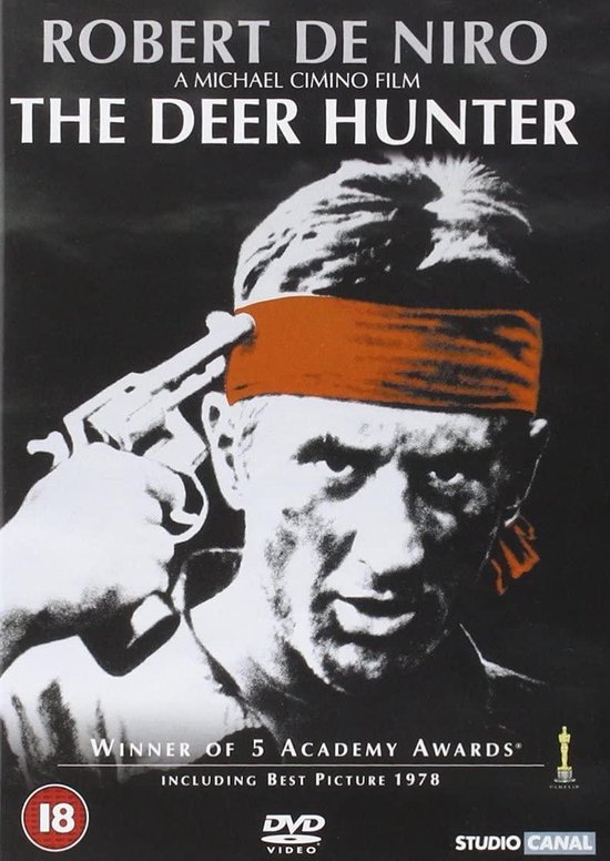 Robert De Niro in 'The Deer Hunter', met rode band om hoofd, houdt pistool tegen slaap. Winnaar van 5 Academy Awards.