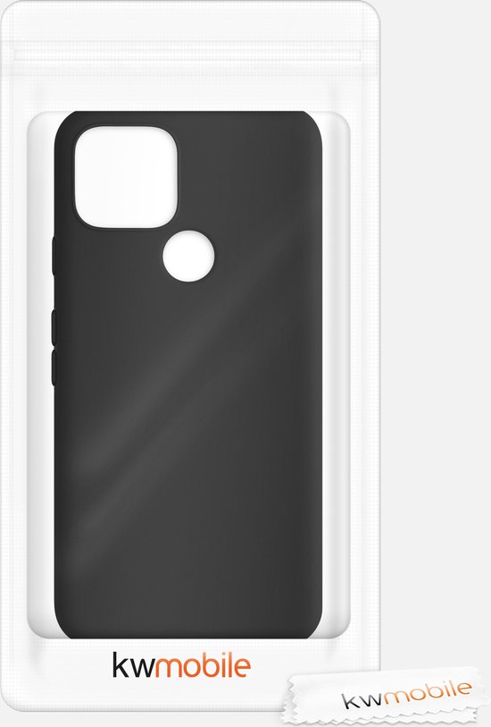 Zwarte telefoonhoes in verpakking met een microvezeldoekje van kwmobile.
