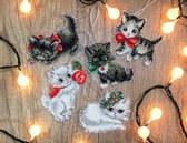 Borduurpakket LETISTITCH - CHRISTMAS KITTENS TOYS - KERSTKATTEN - plastic stramien boomhangers kerst - om zelf te borduren