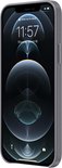 Étui de téléphone gris avec un téléphone affichant '11:57 Jeudi, 18 mars'.