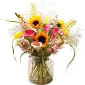 Gebonden boeket 'MARLEY' incl. vaas - Mix van roze en gele bloemen - Veldachtig model