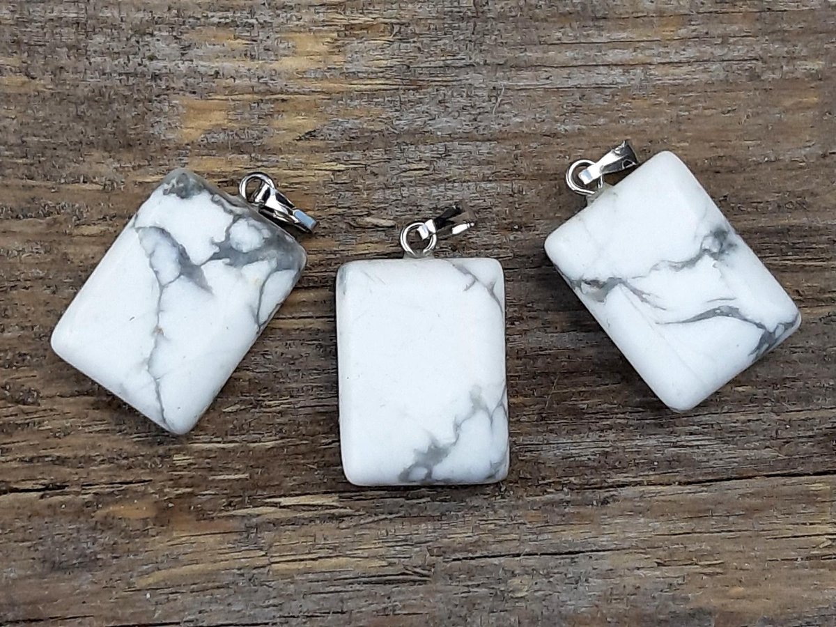 Edelsteen witte Howliet hanger
