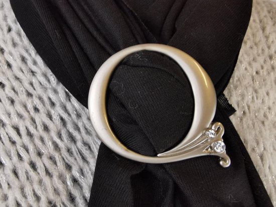 Sjaal ring, Parel zilver trompet model met 2 kristal steentjes. handige ring  voor -... | bol.com
