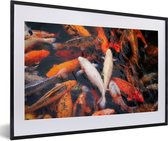 Fotolijst incl. Poster - Een vijver met koi karpers van bovenaf - 60x40 cm - Posterlijst
