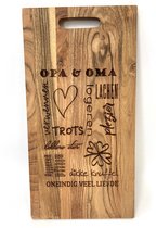 Grote acacia borrelplank / snijplank met tekst gravure OPA EN OMA. Cadeau-voor opa en oma - zomaar - Kerst - Sinterklaas - verjaardag - vaderdag - moederdag. Het formaat is 25x50cm