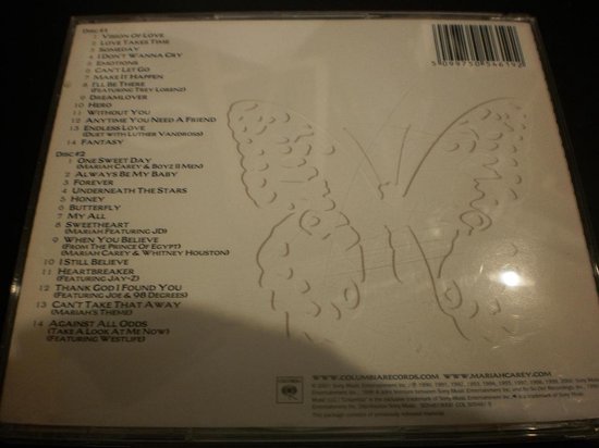 De achterkant van de cd-hoes met een vlinderontwerp. De tracklijsten voor disc 1 en disc 2 staan links.