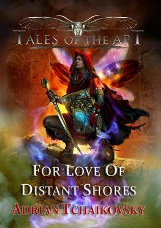 Titel: Tales of the Api. "For Love of Distant Shores" door Adrian Tchaikovsky. Een figuur in een rode cape met vleugels, een zwaard en een schild.