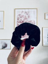 Velvet black scrunchie | zwart