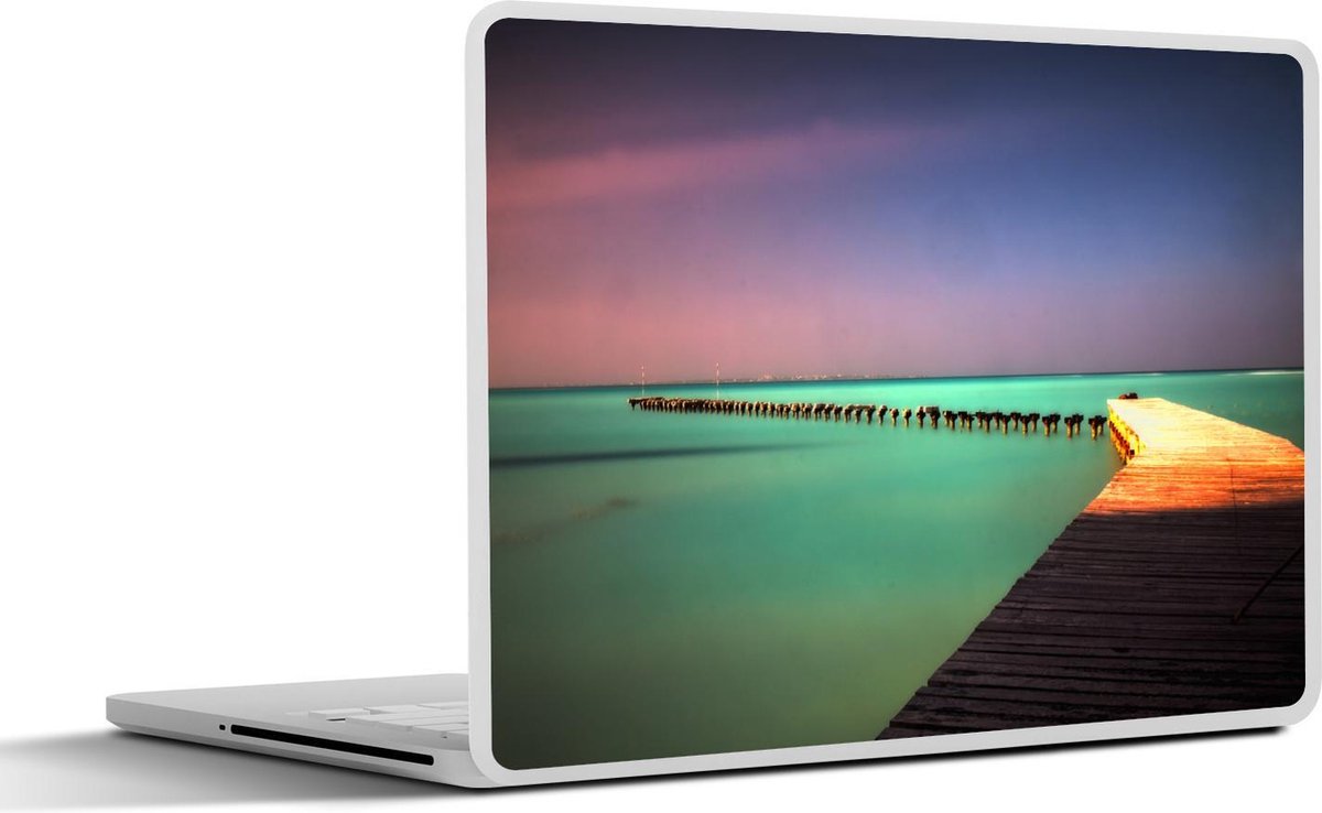 Afbeelding van product SleevesAndCases  Laptop sticker - 13.3 inch - Pier in Cancun in Mexico tijdens een zonsondergang