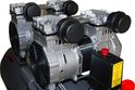 Twee zilverkleurige compressormotoren met zwarte ronde deksels bovenop.